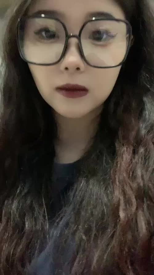 女
